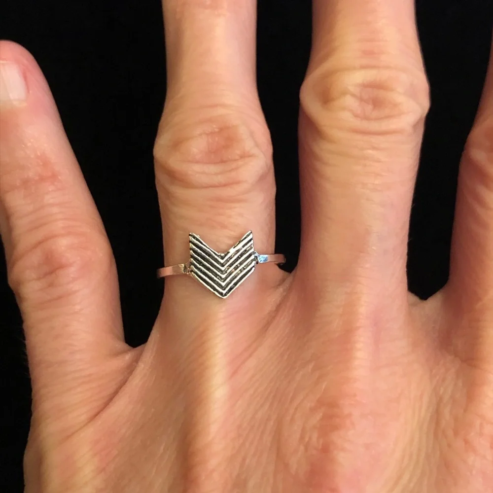 Jewelry - Silver Tone Chevron Ring Size 6